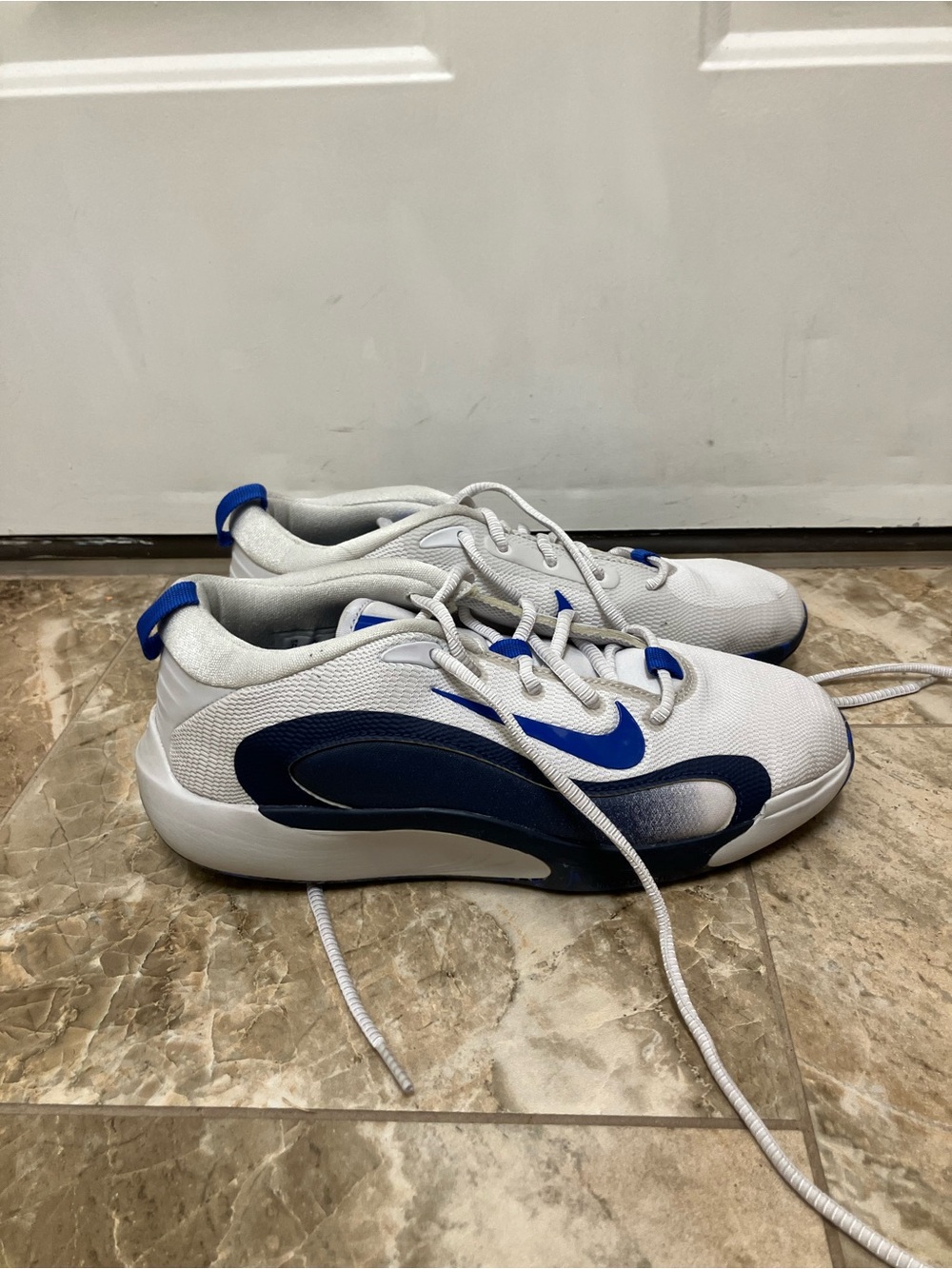 Kids IsoFly Nike Basketball Shoes 7Y